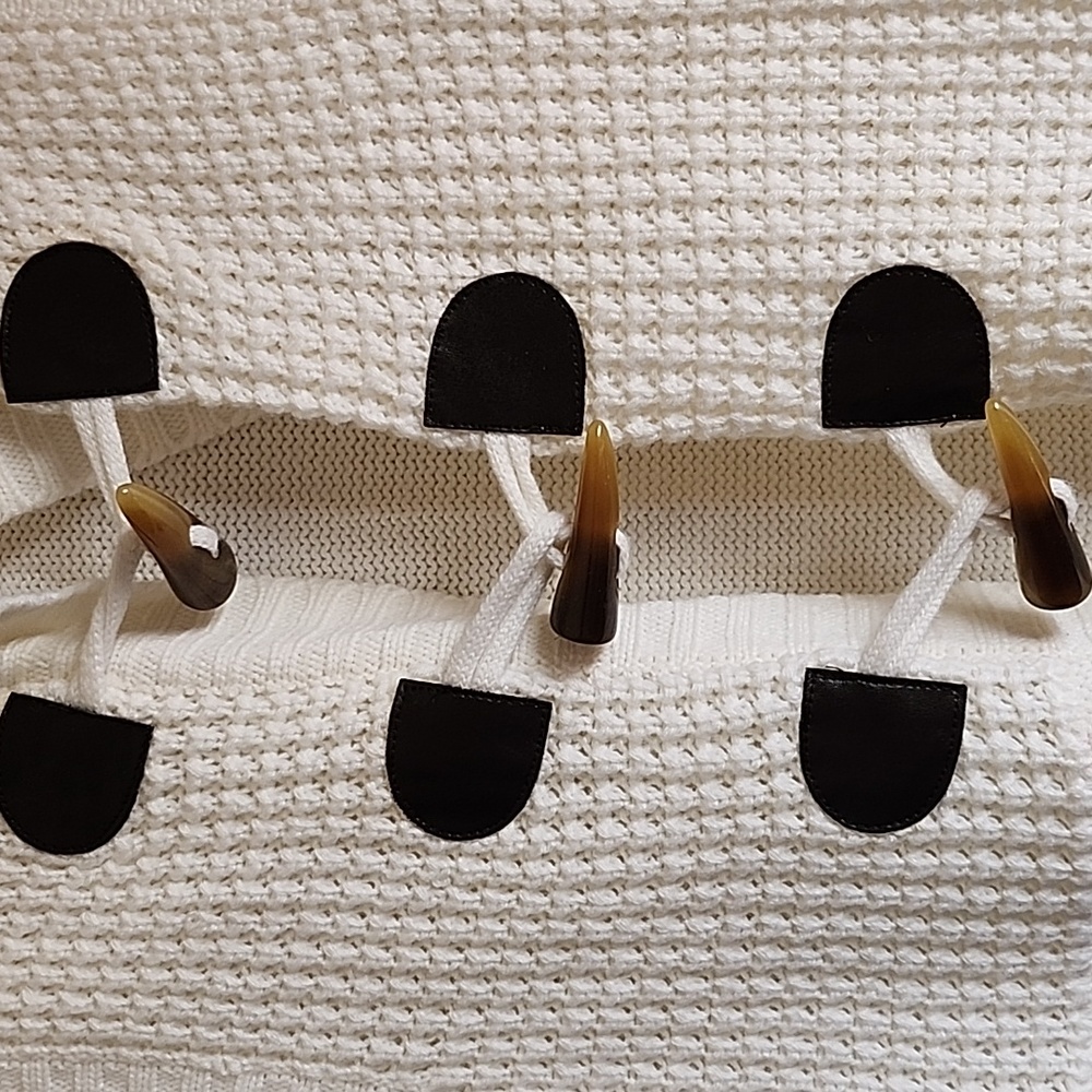 Sweater - Picture 6 of 7